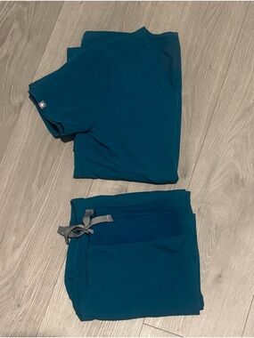 Figs Women's Teal Scrub Set, XXS top, XSP bottom